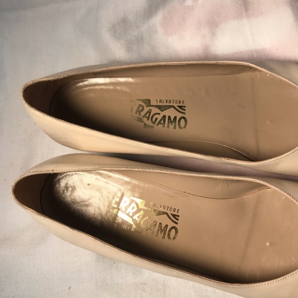Vintage Ferragamo Flats, cream/black, size 9B - Picture 9 of 12